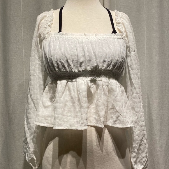 White blouse - Picture 2 of 3